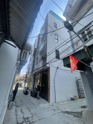 nhà 4tx42m2 kinh doanh ngõ thông ô tô qua nhà , gần bên xe yên nghĩa giá chỉ 3.7 tỷ