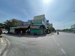 siêu phẩm ! góc 3mt dương quảng hàm. 23 tỷ. dt : 5 x 22 cn 110m2