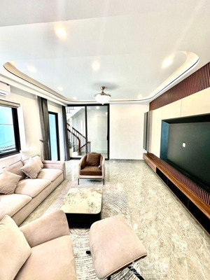 hiếm, nhà dân xây 3 tầng, ô tô đỗ cửa, dân cư đông, an ninh tốt, mua đầu tư quá hợp lý.