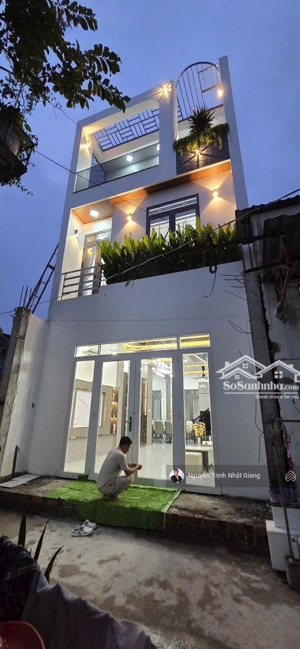 bán nhà phố hiện đại mới xây dựng xong cách quận 7 chỉ 1 cây cầu