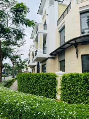 chính chủ gửi bán căn 5x15m, 2 mặt tiền chỉ 13,9tỷ (rẻ nhất dự án). xem nhà lh nam lê