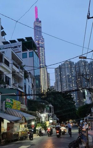 siêu vip mặt tiền tân cảng. dt: 5,5x17m. chỉ có 23 tỷ, ngay khu văn phòng