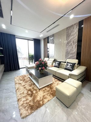 trung tâm thạch bàn. nhà đẹp thang máy full nội thất nhập khẩu