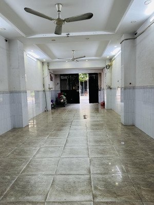 nhà nguyên căn chính chủ hẻm xe tải làm văn phòng