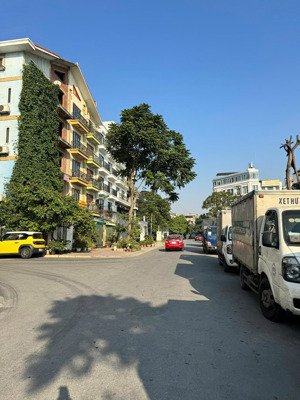 chính chủ bán lô đất 107m2, mt 6m ngay công viên ngọc thụy, ô tô đỗ cửa gần ngọc lâm, nguyễn văn cừ