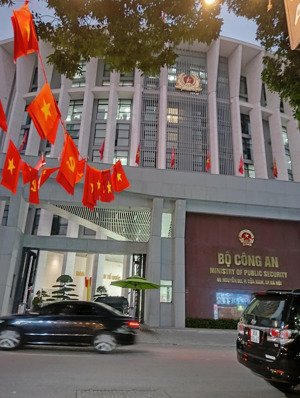 [***ngôi nhà siêu hiếm - phố nguyễn du - cạnh trụ sở chính bộ công an***]