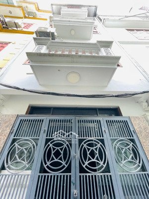 ở sướng-nhà đẹp-rộng rãi-nhiều phòng ngủ-dân xây chắc chắn-ngõ thông- giao thông thuận tiện