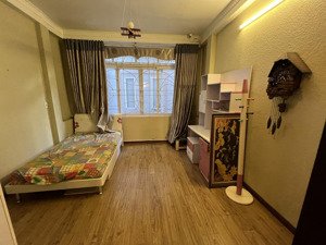 cô thuỷ giáo sư chuyển vao sg cần bans nhà đào tấn, dân xây, lô góc, ngõ thông, lắp được thang máy