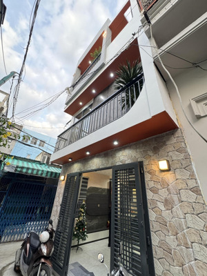 giáp phú nhuận - 3 tầng lầu- nhà mới- sát dương quảng hàm- 4 phòng ngủ- đủ nội thất- đ. lê đức thọ