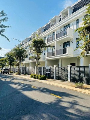 bán nhà phố lavida căn góc mảng xanh 90m2 sổ hồng sẵn