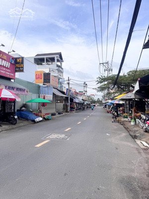 nhà đẹp ngay ngã tư nước đá , hiệp thành city nhà đẹp 1 trệt 2 lầu sân đậu được xe