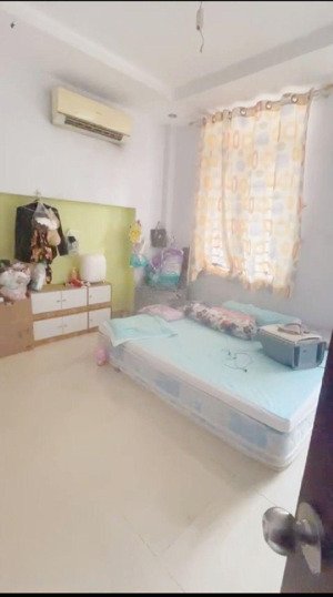 nhà 3 tầng đường lạc long quân - quận 11 - đường xe hơi - ngang 4m - chỉ 6,x t.ỉ