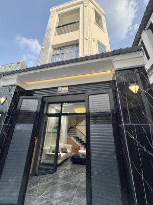 diện tích lý tưởng - xây mới 3 tầng - cạnh siêu thị emart2 - với 3 phòng ngủ kèm sân thượng