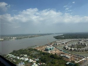 chính chủ cần bán căn góc the beverly, 3pn 2wc, 100m2, tầng cao, view công viên 36ha giá chỉ 8ty6