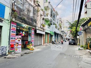 mặt tiền hẻm nhựa 8m, gần lữ gia giáp quận 10, dt 65m2 nở hậu 4,2m