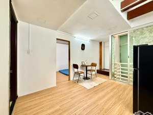 cho thuê căn hộ tách bếp rộng 40m2, thang máy, 4 người 4xe, full nội thất, ngay svđ phú thọ