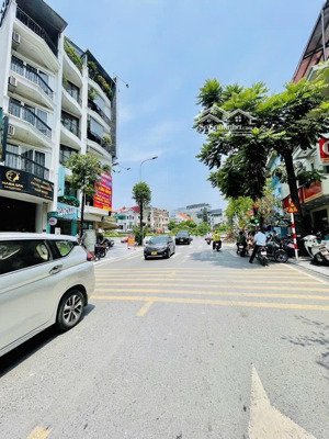 chủ nhờ bán chdv tô ngọc vân - tây hồ 7 tầng thang máy, mặt tiền 8m, 22 phòng studio ô tô vào nhà