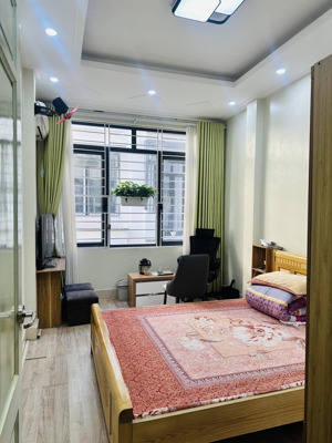 hàng tuyển xuân la .oto 5 tạ đỗ cửa tẹt ga . dt 40m 5tầng nhà đẹp .vị trí trung tâm 3 bước ra phố