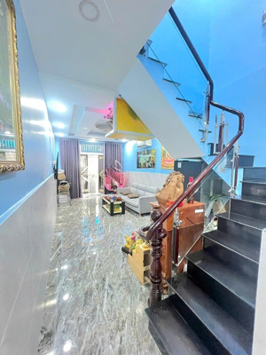 chính chủ gửi bán ngôi nhà tâm huyết - hàng hiếm sát bên ngã 4 nguyễn ảnh thủ - 4ty1