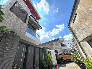 bán nhà 3 tầng dt 130m2 full thổ cư 4pn - 5wc đường số 3 tam phú thủ đức. giá 8.4 tỷ. chạm là chốt