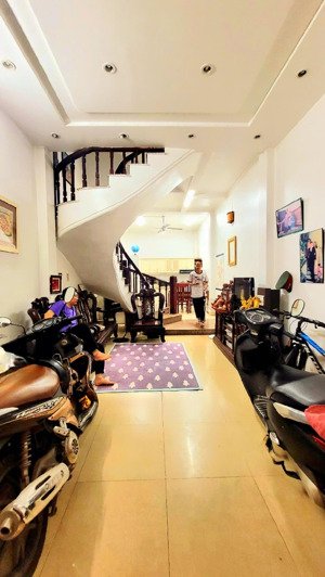 bán nhà đại kim, chủ nhà tri thức dễ tính, rất có lộc, 10m ra mặt phố ô tô tránh