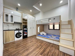 bán gấp toà chdv đường láng, đã full phòng, 8 phòng khép kín full đồ, dòng tiền gần 600 triệu/ năm