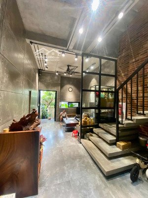 nhỉnh 6 tỷ- nhà đẹp xuất sắc hẻm xe hơi khu phân lô đường rộng 6m- phú hữu q9