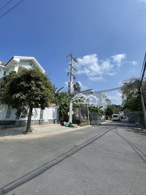 sở hữu ngay nhà 5x20, mt đường 12m, lê văn lương, gần vivo city, chỉ 8.2 ty.