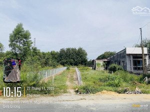 cần bán 300m2 mặt tiền đường đt749b