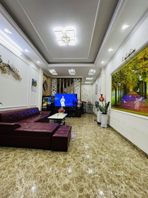 cần bán nhà riêng đường lạc long quân dt 36m² 6 tầng mt 4,08m 16.2 tỷ