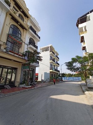 bán đất chính chủ 40m2 khu tái định cư a51 hồ sen tuyến 2 đường 24m