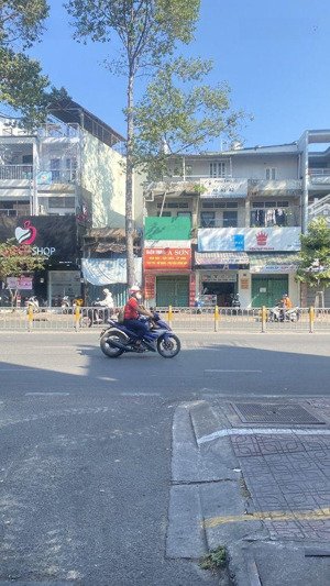 nhà quận 11 full nội thất - lạc long quân - 2 tầng - 45m2 - hẻm ôtô - chỉ nhỉnh 4 tỷ