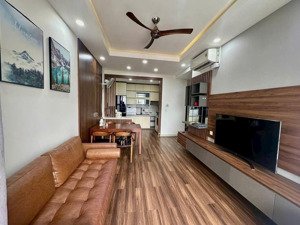 nhà y hình, cho thuê 2pn 2wc full nt đẹp tại golden mansion phú nhuận cạnh công viên gia định