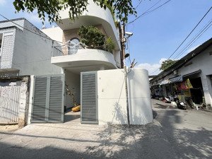 căn góc 2 mặt tiền hẻm - đường thông tứ hướng - ngay tô vĩnh diện - gần hoàng diệu 2, võ văn ngân