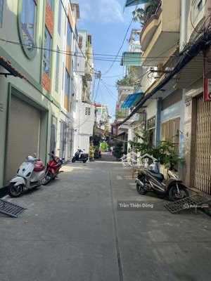 chính chủ bán hxh víp 345/trần hưng đạo-pcầu ông lãnh mới q1 5tầng vuông vức chỉ 7,9tỷ. 