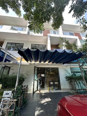 nhà ngay liên phường 3 lầu, đường trước nhà 15m, khu dân cư sầm uất