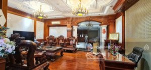 giảm 5tỷ bán nhanh villa 10x20m khu compound mt xuân thuỷ, đẳng cấp full nội thất gỗ quý