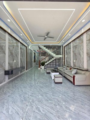 bán nhà 1 trệt 2 lầu gần ngã tư miếu ông cù - 3pn - 3wc - đường ô tô - 100m ra dt 743 - 3,4 tỷ tl