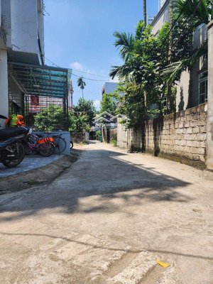 rẻ quá ạ. chỉ 2.2 tỷ đất trung tâm núi đèo. ngõ 3m, dân cư đông đúc, gần chợ núi đèo