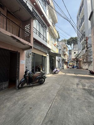 lê hồng phong quận 10 - hẻm 5m ô tô tới nhà - dt 43m2 - 4 tầng mới tinh.