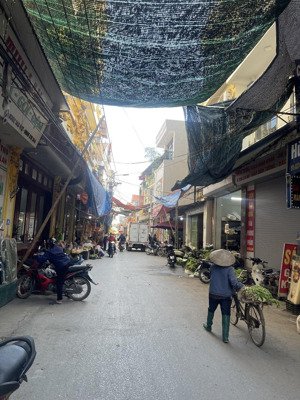 gia đình cần bán căn nhà trục chính cổng chợ nếnh, 