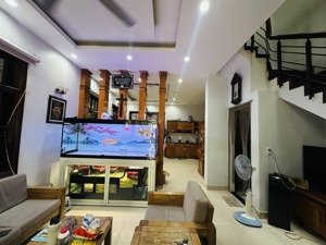 bán căn biệt thự full nội thất gỗ tự nhiên cao cấp khu dân cư khang điền phước long b, 8m x 23m.