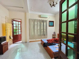 bán nhà kim mã, 32m2x5 tầng, lô góc, ngõ thông, vài bước ra phố. 7.58 tỷ