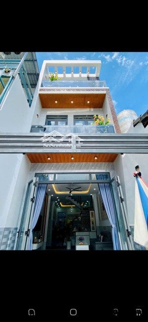 6.8 tỷ phan huy ích phường 14 quận gò vấp 2 lầu ngay siêu thị e mart