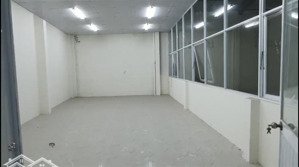 bán kho xưởng bình long 300m2, ngang 13x23m, 2 tầng, 2 vp, 2wc, cho thuê 35 tr, hẻm ôtô 5m, giáp tp