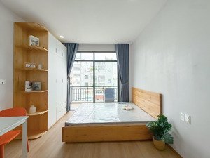 cho thuê phòng ban công, xa bếp - phổ quang , phú nhuận gần q1, q3, bình thạnh công viên gia định