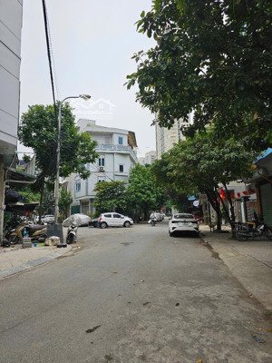 cực hiếm- lô góc 4 tầng ngõ thông
50m ra ô tô tránh đỗ - văn phú- hà đông
- hưởng trọn tiện ích kđ