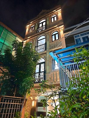 bán căn hộ dịch vụ 20 phòng hxh dt 6x24m full nội thất nằm ngay trường đh công nghiệp tphcm