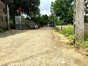 vân hoà, ba vì: lô góc 2 mặt tiền dt 1130m2, 300m2 thổ cư