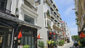 bán nhà khu dân cư hoa sứ đường 26/3. nhà 4 tầng đúc kiên cố. khu nhà ở đồng bộ. giá 7ty8